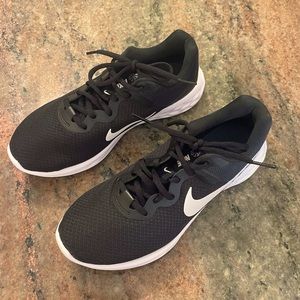 Brand new Nike running shoes, Women’s size 8